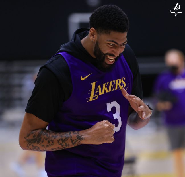 欧宝娱乐网站 -洛杉矶湖人发布备战花絮，清晨更衣室发声，西甲任务艰巨，资深球员宣示担当(并为洛杉矶湖人队效力)